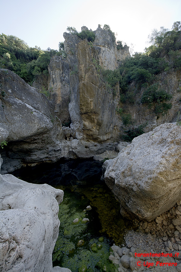 Una tranquilla pozza in gravina !